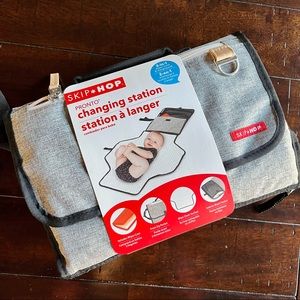 skip*hop changing station / diaper clutch